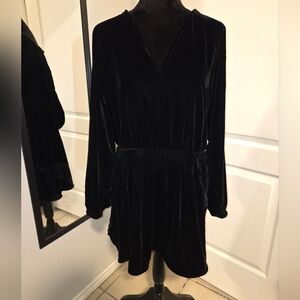Universal Thread Black Velvet Garment